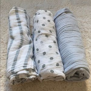Aiden & Anais muslin swaddle trio